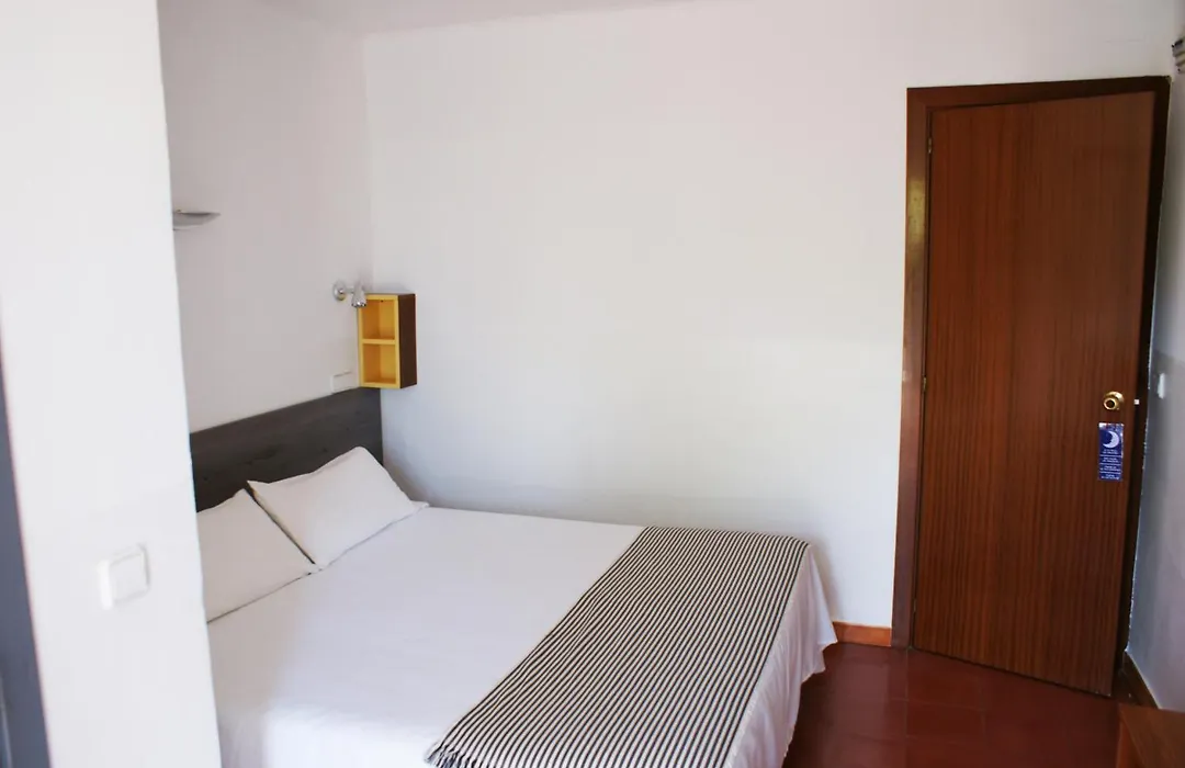 Hostal Plaja I Pati De Can Plaja-1