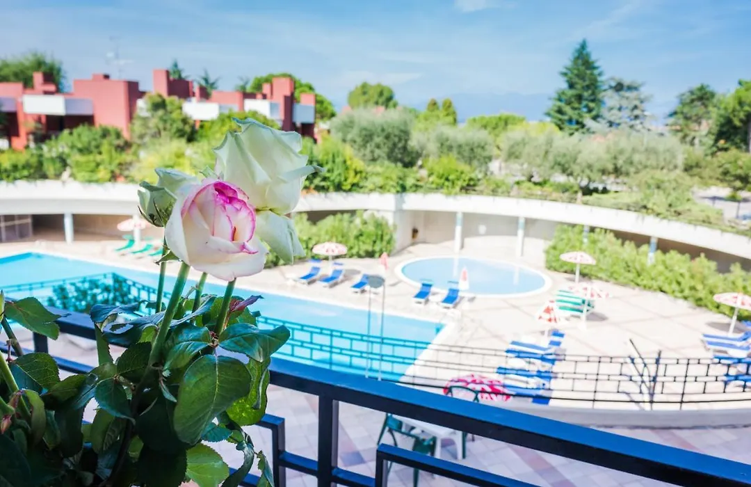 Hotel residencia Holiday-1