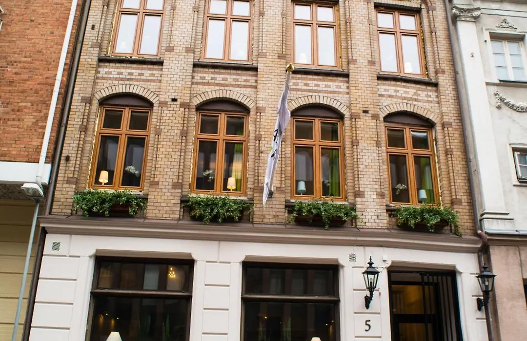 H5 Hotel-1