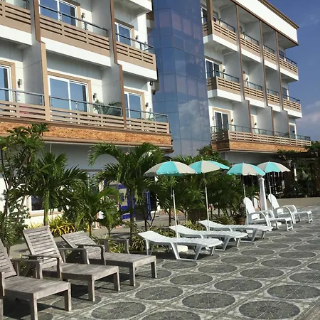 Em Royalle Hotel & Beach Resort-3