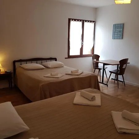 Acacias Hotel Motel-3