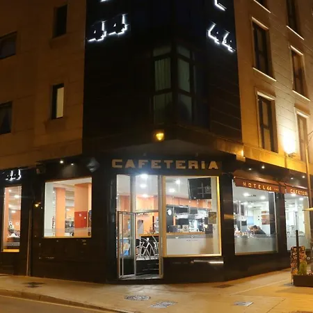 Hotel 44-3