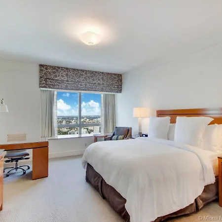 Four Seasons Hotel Miami - Luxury Private Residences-3