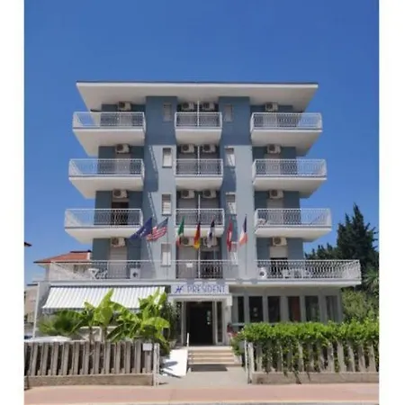 Hotel President-2