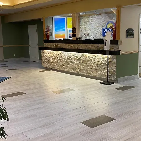 Days Inn By Wyndham Pentwater-3