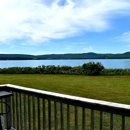Seascape Coastal Retreat - 2 Adults Only - Hot Tub And Without Hot Tub Oceanfront Property-3