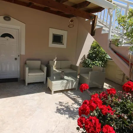 Santa Barbara Lakis Apartments-2