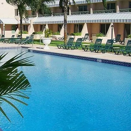 Castaways Resort And Suites-3