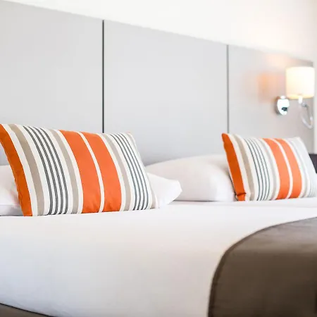 Lake Geneva Hotel-3