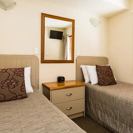 Pebble Beach Motor Inn-3