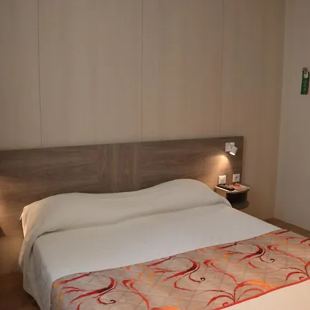 Brit Hotel Confort Le Revest Sainte-Maxime-2