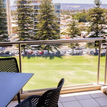 Oaks Glenelg Plaza Pier Suites-3