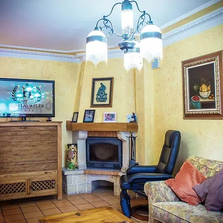 Hosteria Los Laureles-2
