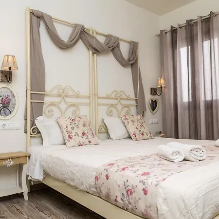 Naxos Petite Studios-3