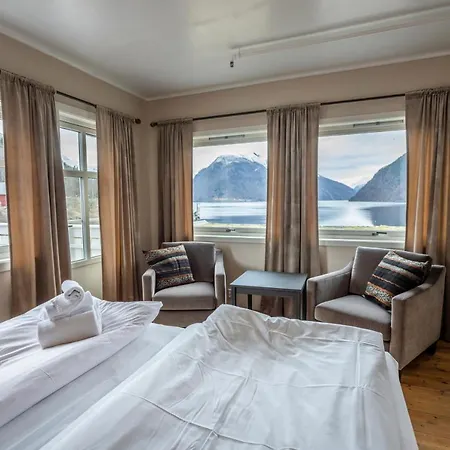 Dragsvik Fjordhotel (Adults Only)-3