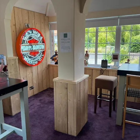 Hatters Hotel-3