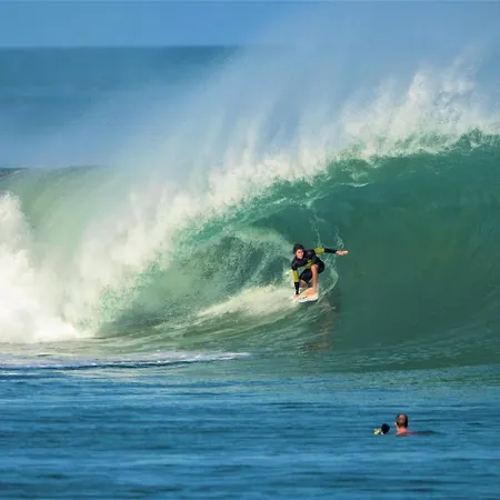 Waves Surf Camp Peru-2