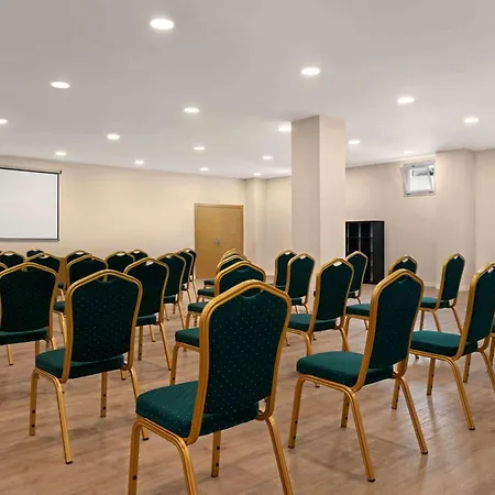 Ramada By Wyndham Valencia Almussafes-3