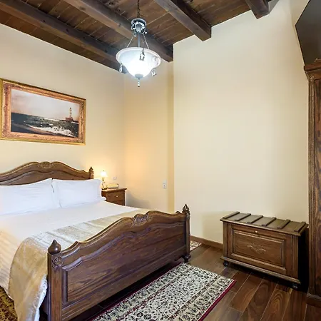Porto Del Colombo Traditional Boutique Hotel-3