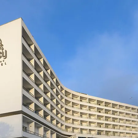 Lucy Hotel-2