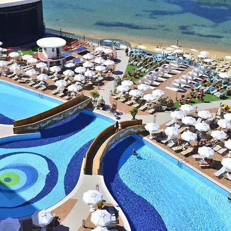 Azura Deluxe Resort & Spa-3