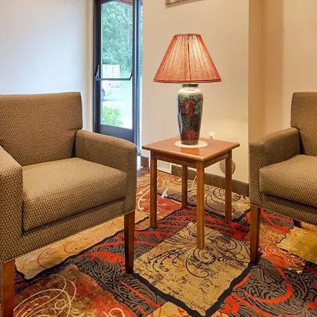 Best Western Plaza Hotel Saugatuck-3
