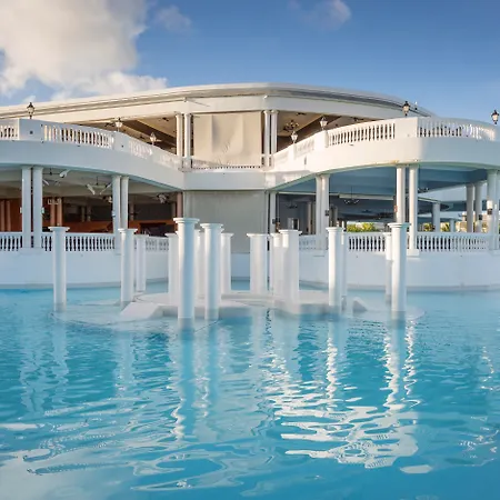 Grand Palladium Lady Hamilton Resort & Spa-3