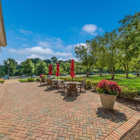 Hilton Garden Inn Suffolk Riverfront-2