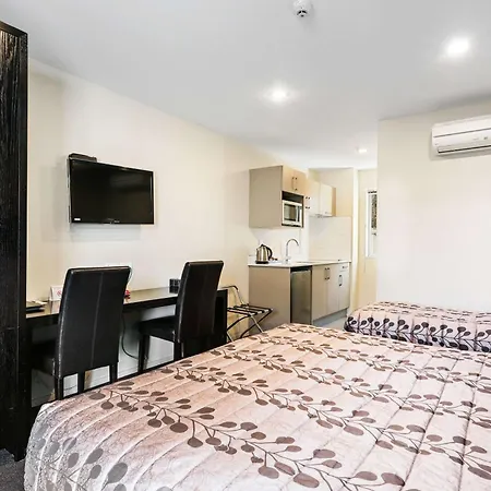Quality Suites Amore-2