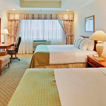 Holiday Inn & Suites Oakville At Bronte By Ihg-3