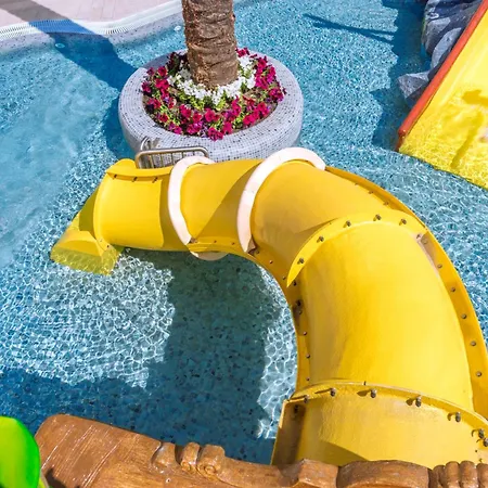 Hotel Oasis Park Splash-3