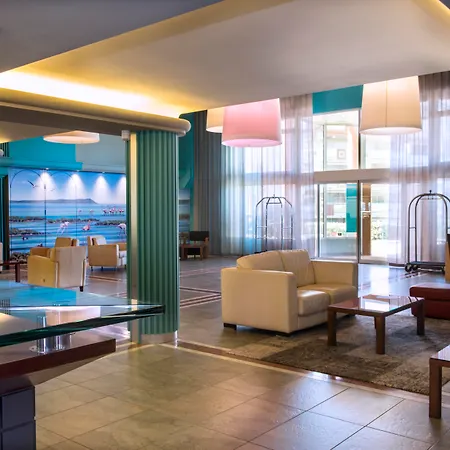 Grand Hotel Les Flamants Roses Thalasso & Spa-3