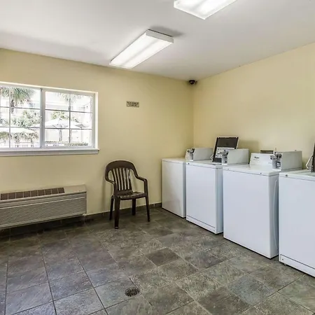 Suburban Studios Fort Myers Cape Coral-3