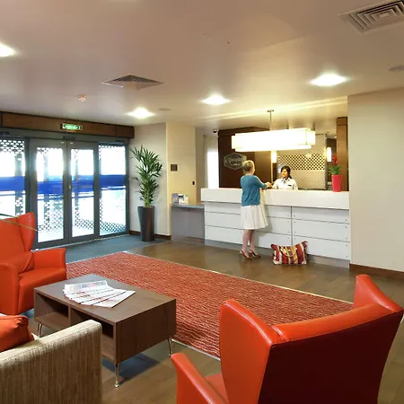 Hampton By Hilton Corby-2