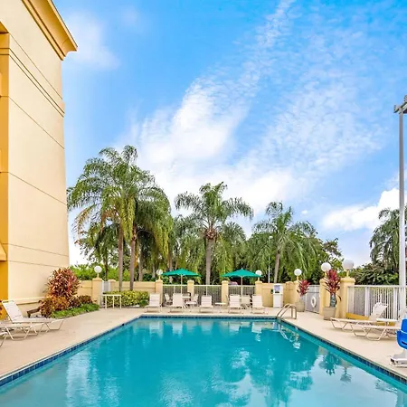 La Quinta By Wyndham Miami Airport East-2