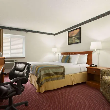 Days Inn By Wyndham Middletown-2