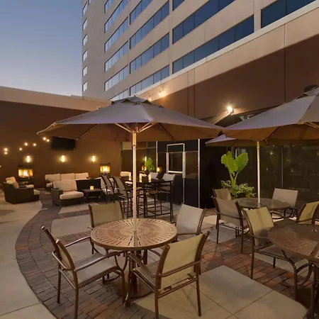 Hilton Suites Chicago/Oakbrook Terrace-3
