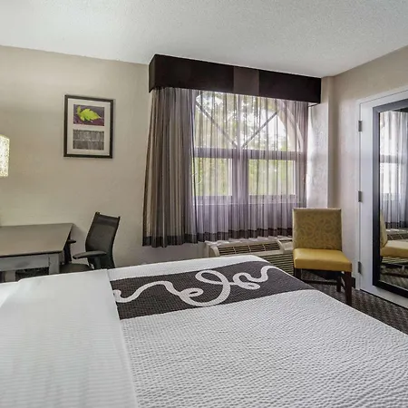 La Quinta By Wyndham Miami Lakes-2