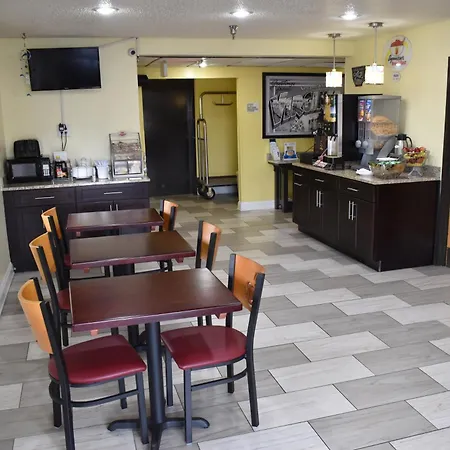 Super 8 By Wyndham Newport News/Jefferson Ave.-2