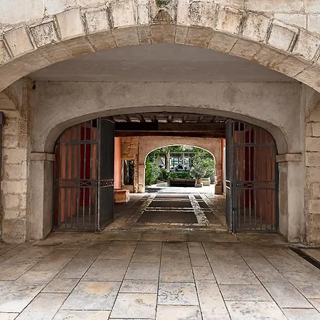 Maison Des Ambassadeurs, A Small Luxury Hotels-2