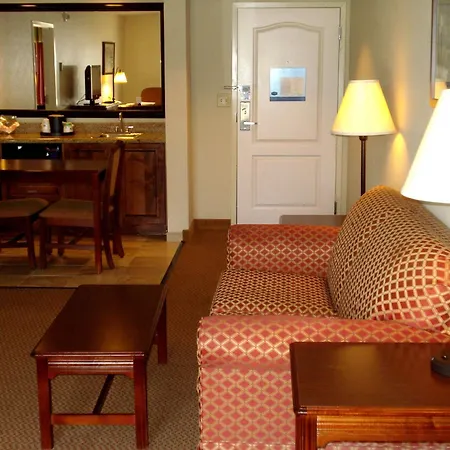 Hampton Inn Emporia-3