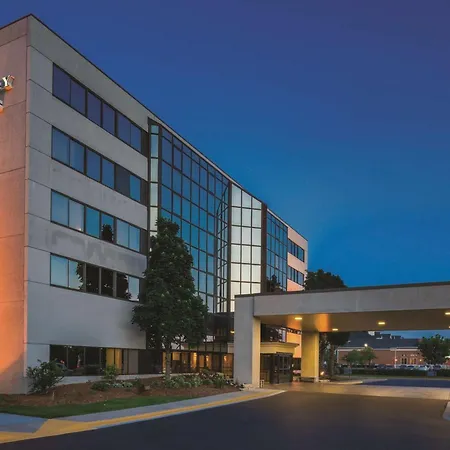 Embassy Suites By Hilton Milwaukee Brookfield-3