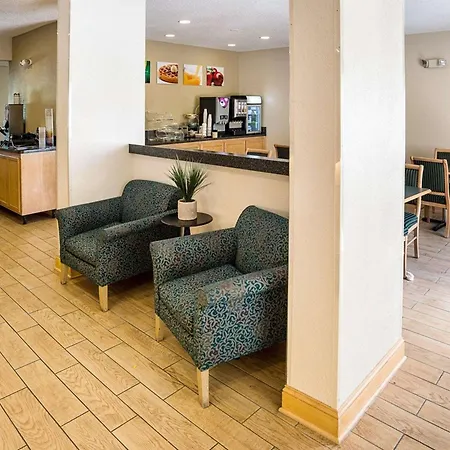 Quality Inn Near Northtown Mall & National Sports Center-3