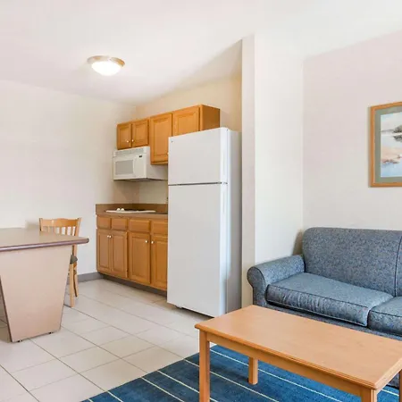 Days Inn & Suites By Wyndham Bridgeport - Clarksburg-3