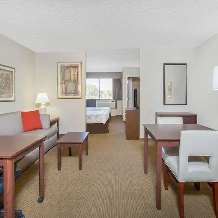 Hawthorn Suites Midwest City-3