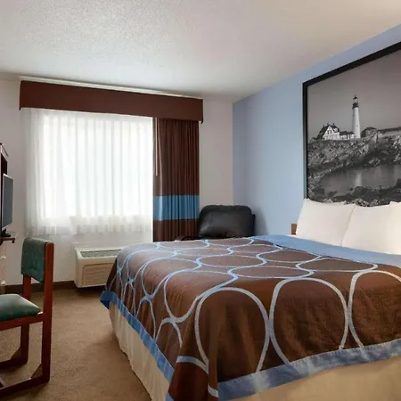 Super 8 By Wyndham Portland/Westbrook Area-2