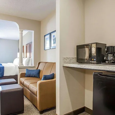 Comfort Suites West Warwick - Providence-3