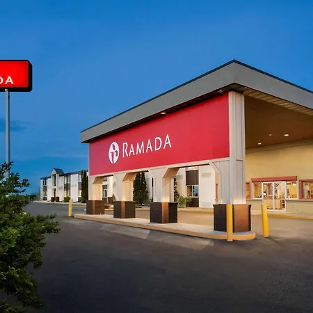 Ramada By Wyndham Bismarck-3