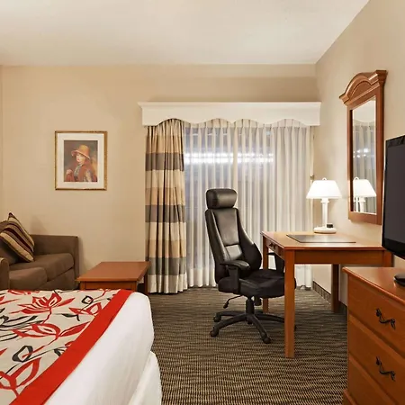 Ramada By Wyndham Fredericton-3
