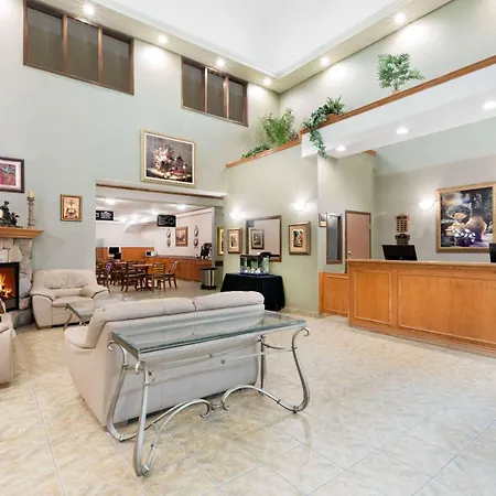 Ramada By Wyndham Clairmont/Grande Prairie-3